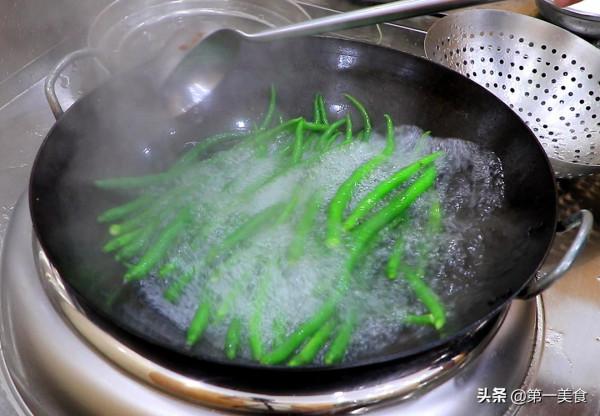 線椒這樣醃製簡單不變質,存放一年都沒問題,香辣入味,清脆爽口 線椒這樣醃製簡單不變質,存放一年都沒問題,香辣入味,清脆爽口