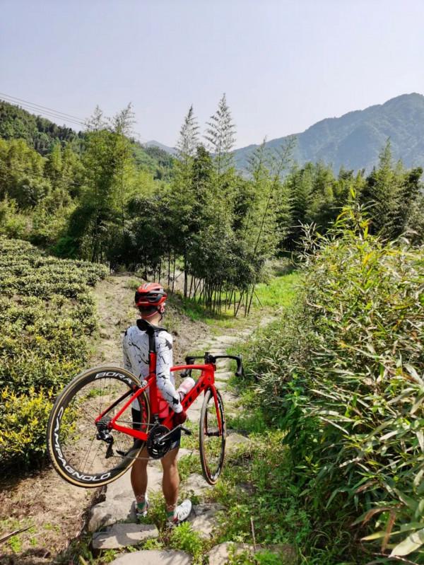 信仰還是韭菜，四千多是買部iPhone還是一塊腳踏車碼錶？