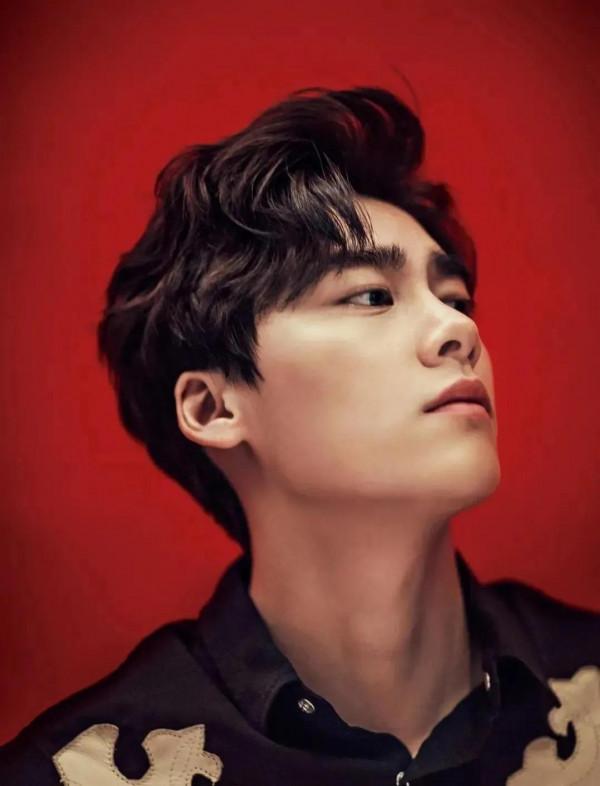 頂級男神李易峰，簡直帥成一道光