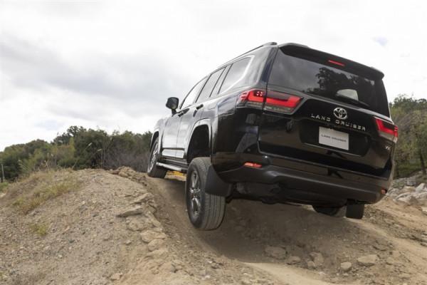 開全新陸地巡洋艦去越野實戰，日本市場買車排隊2年起