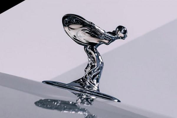 勞斯萊斯的歡慶女神像，也被電到而產生變化？