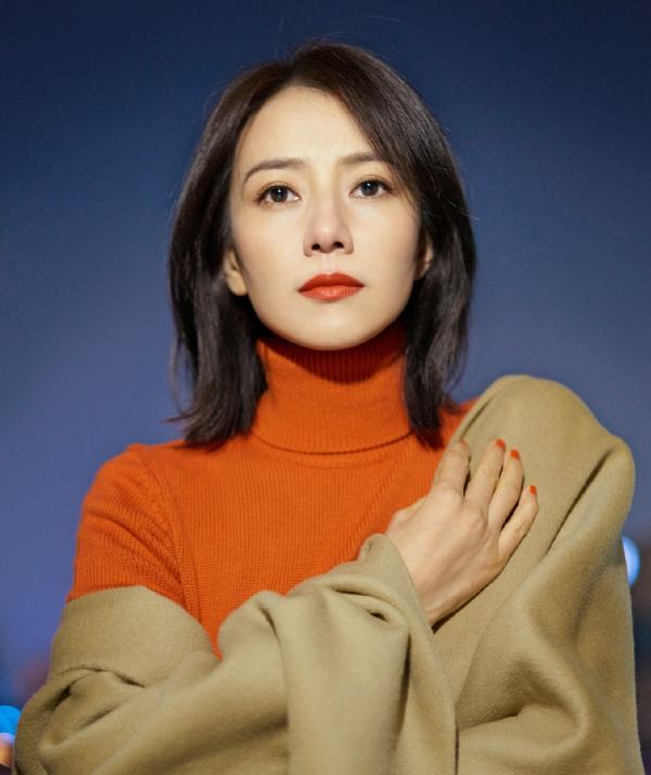 高圓圓的顏值真抗打,橘色口紅太溫柔了,樸素的衣服穿得優雅 高圓圓的顏值真抗打,橘色口紅太溫柔了,樸素的衣服穿得優雅