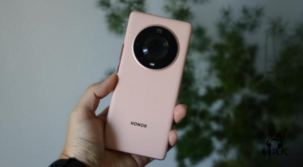 買旗艦機沒必要摳搜，目前這三部手機最值得考慮，用三五年不過時