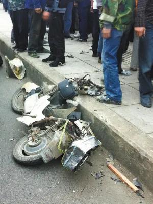 我被女孩騎車撞了兩米遠,她卻不耐煩的問我:大哥你想要多少錢? 我被女孩騎車撞了兩米遠,她卻不耐煩的問我:大哥你想要多少錢?