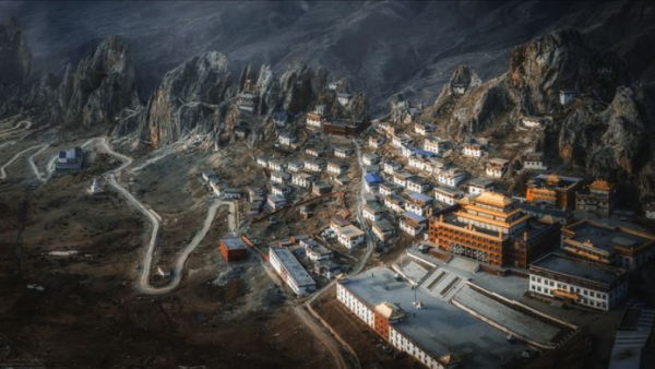 建立在雪山上的寺廟，已有千年歷史，位於西藏神聖之地