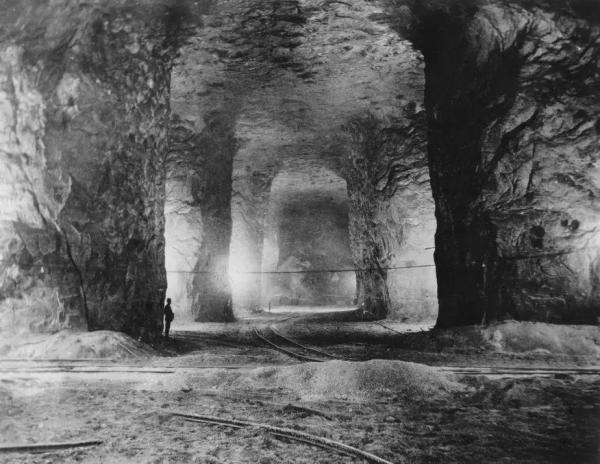 工人鑽錯一個孔，造出一個巨大湖