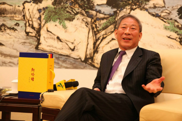 新疆首富身價1500億，25歲接手世界500強企業，公司一年淨賺80億