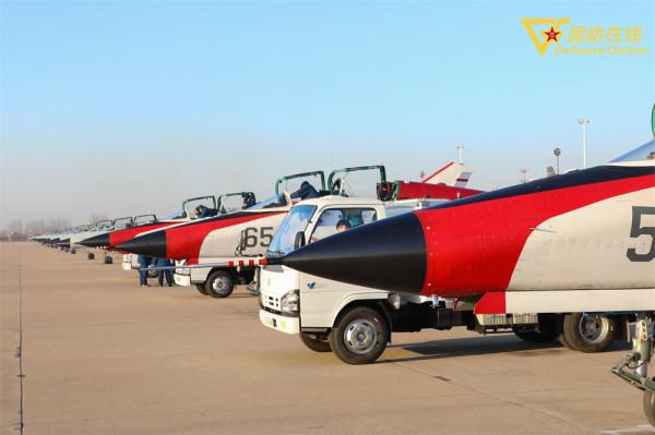 逐夢深藍！海軍航空大學某團新一批飛行學員成功單飛