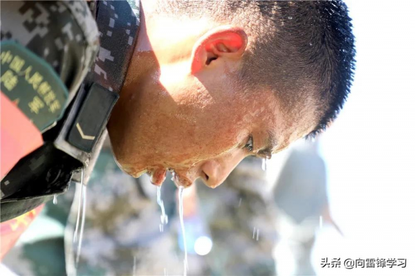 軍營“八味”臘八粥，“粥”到暖心