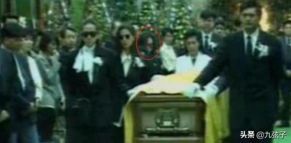 陳百強去世，已為人妻的何超瓊卻堅持給他扶靈，何鴻燊做錯了嗎？