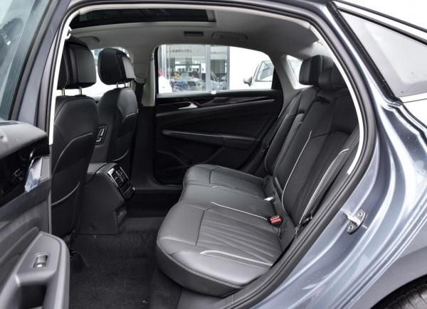 自駕遊買這三款轎車就行，空間大還舒適，跑得越快越省油