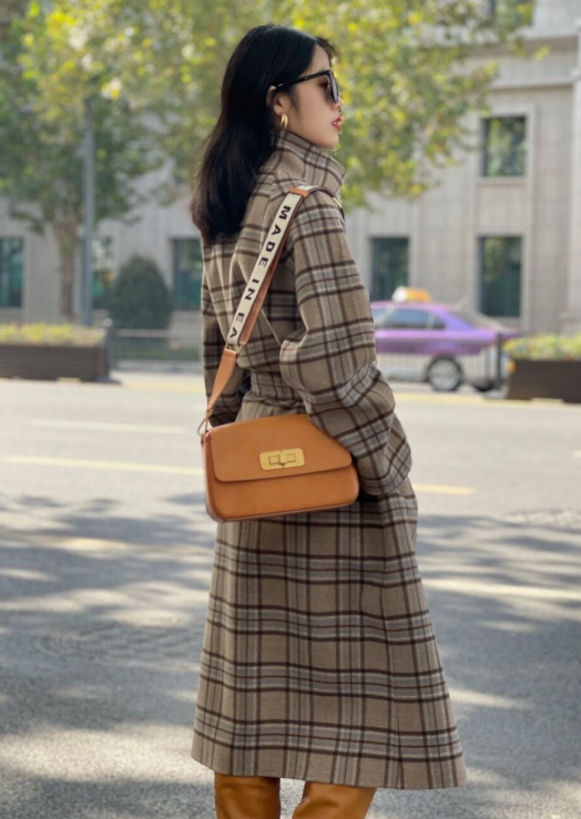 長筒靴不好搭配？那是你沒遇到這4件上衣，這樣穿上氣場全開