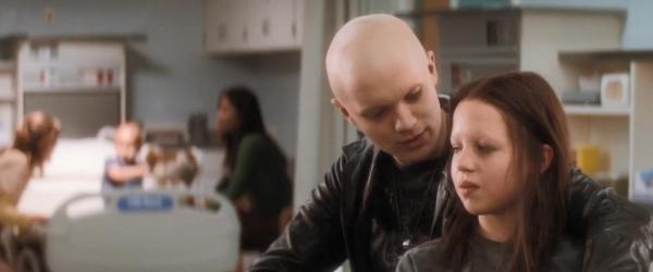 女孩一出生，就被母親送上手術檯，給姐姐捐獻各種器官，虐心電影