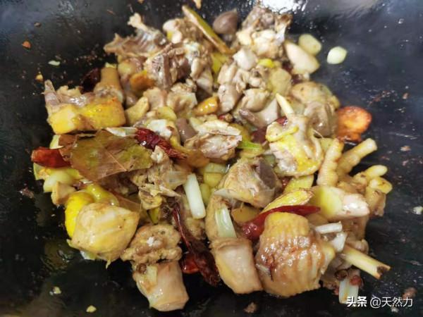 炒雞簡單又好吃的正確做法，不柴不腥，雞肉滑嫩入味，超下飯