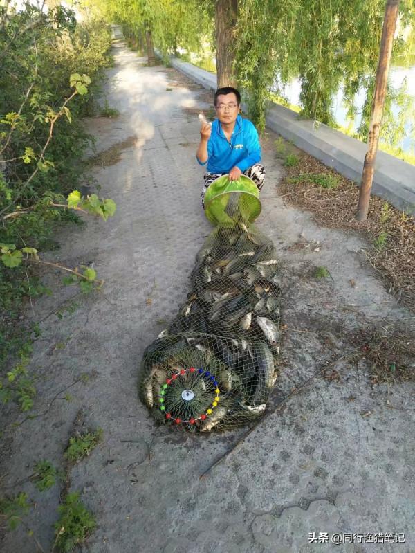 “偽”釣魚大師成長史，裝著裝著就真把自己當大師了，專門騙小孩