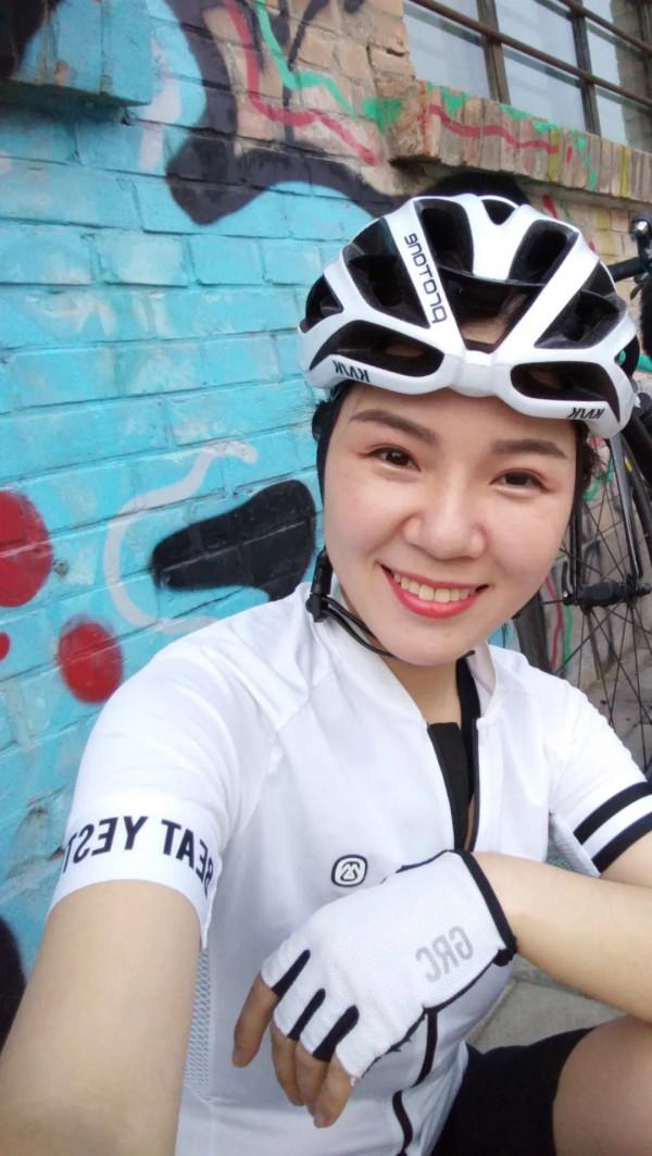 快2022年了，你怎麼還在用黑白屏手機？