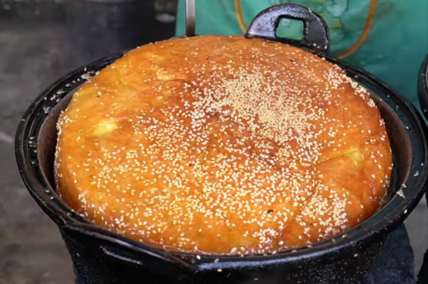 江蘇小鎮傳統小吃,15個鍋一起做,1個重4斤,流水一半是利潤 江蘇小鎮傳統小吃,15個鍋一起做,1個重4斤,流水一半是利潤