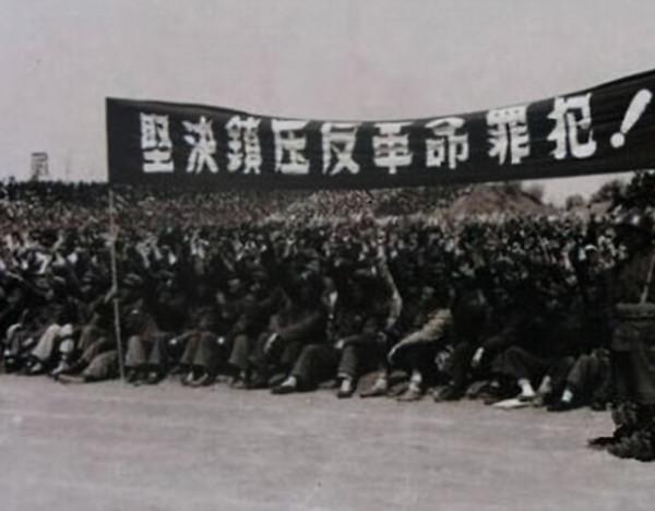 國軍少將救下8萬紅軍，卻差點被槍決，毛主席叮囑：一定要找到他