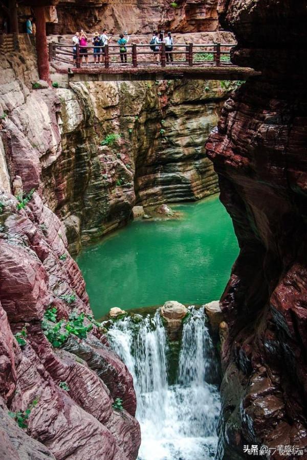 文化名山莫過於三山五嶽，五嶽分居全國，但每個省都有自己的三山