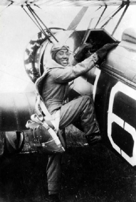 劉粹剛是不屈的空中戰鷹