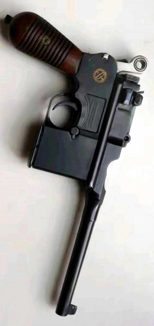 駁克槍原廠製造和收藏品的清晰大圖