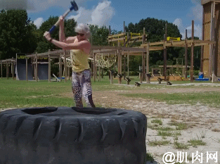 67歲奶奶一口氣拉10個引體向上,這實力可能猛男看了都佩服 67歲奶奶一口氣拉10個引體向上,這實力可能猛男看了都佩服