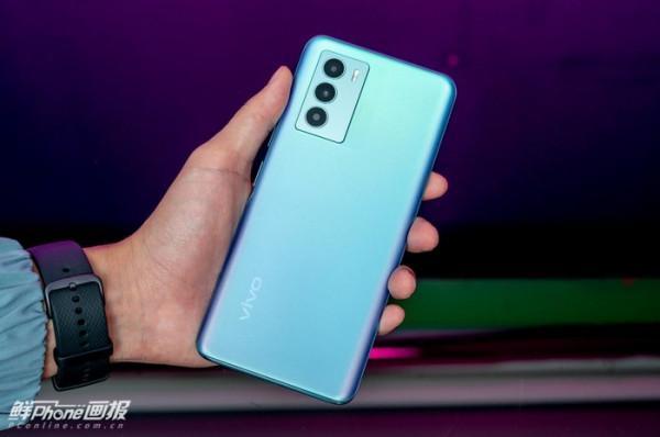 想要輕薄和大電池？這三款手機值得考慮