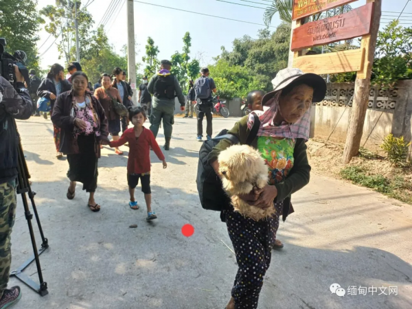 泰緬邊境炮火連天，學校教孩子如何躲避炮彈