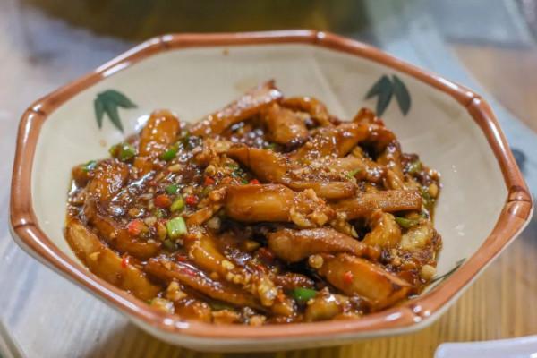 周邊遊｜住進小木屋泡私湯，乘網紅小火車玩彩虹滑道