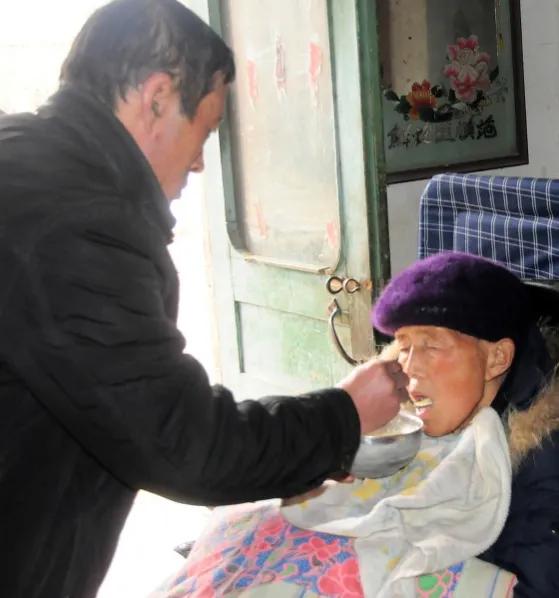 保姆在左、兒女在右，養老如何選擇&hellip;&hellip;