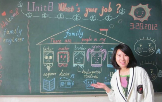 高校老師的神操作，寫下了“神仙板書”，學生：猶如行走的印表機