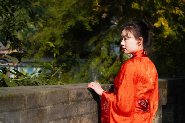 心旅禪行丨暖陽相伴，尋覓禪意中的“一抹紅”