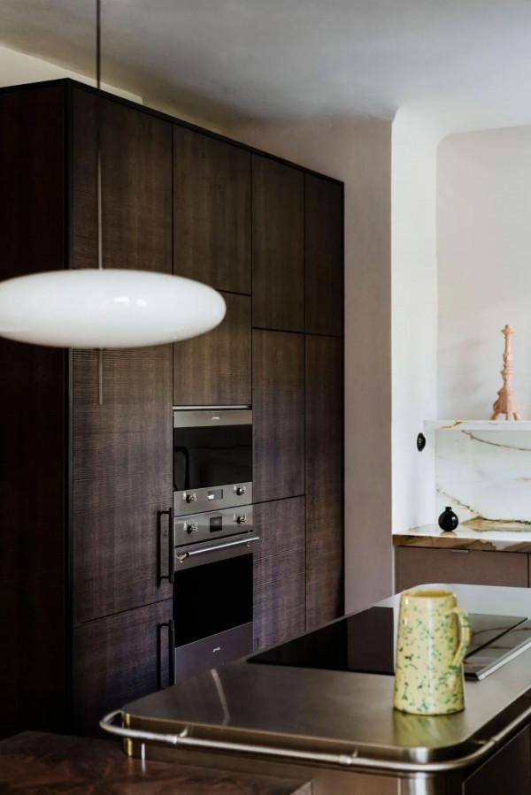 世界的好室 | 加入珠寶色調美學的華沙現代主義住宅