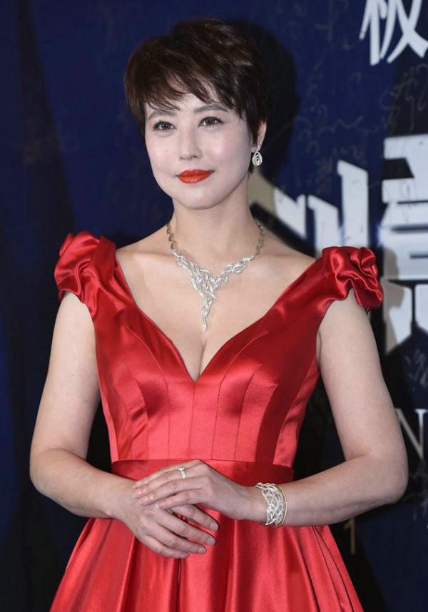 年過50的周海媚盡顯老態，這還是我們認識的周芷若嗎？