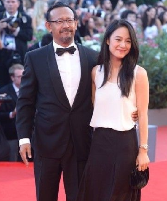 嫁給名導的5位“嬌妻”：陳婷18歲就生子，徐帆54歲至今不生孩子