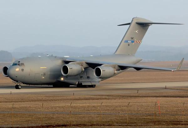 C-17“環球霸王”III運輸機圖集（200圖）