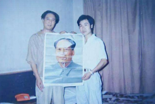 古月因與毛主席太像，被葉劍英紅筆圈定，李訥見到他止不住流淚