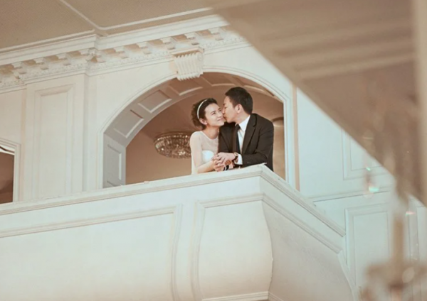 大馬美女主持官宣生娃！與電視臺高管相愛十年，早產寶寶性別神秘