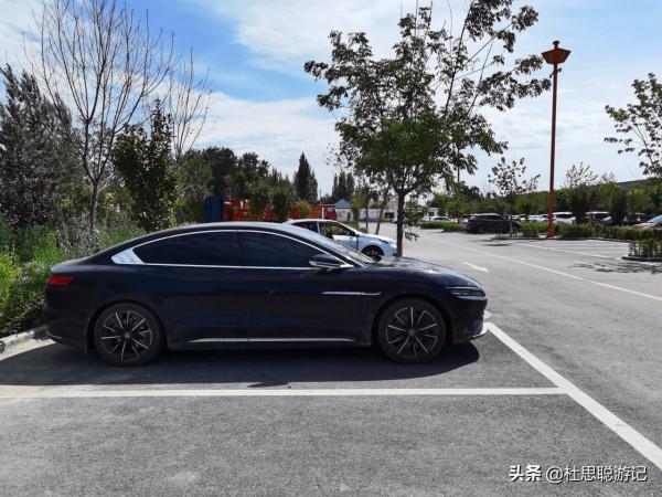 漢EV自駕新疆，打卡網紅景區伊寧六星街，排隊兩小時吃上冷飲