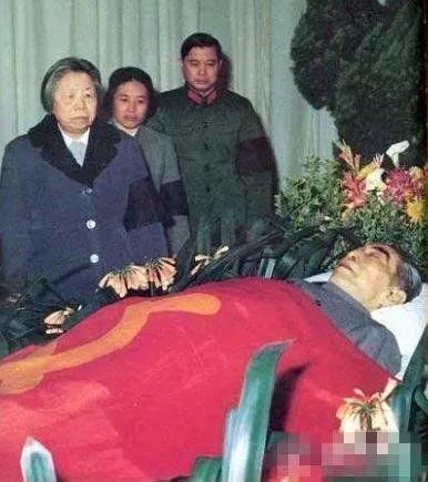 深夜，絕密任務：為周恩來總理撒骨灰（空軍機械師李連生口述）