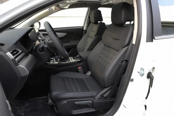 售價6.49萬元起，搭載1.5L發動機，比亞迪秦燃油版深度測評