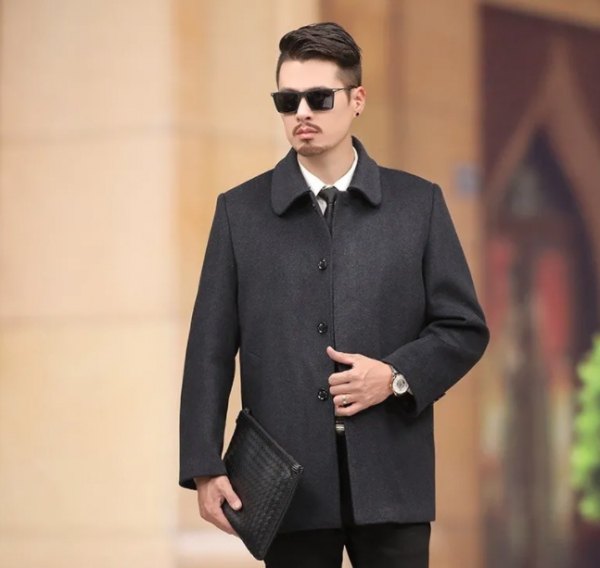 男人外套不在於多，但一定要顯檔次，看這毛呢大衣，體面有檔次