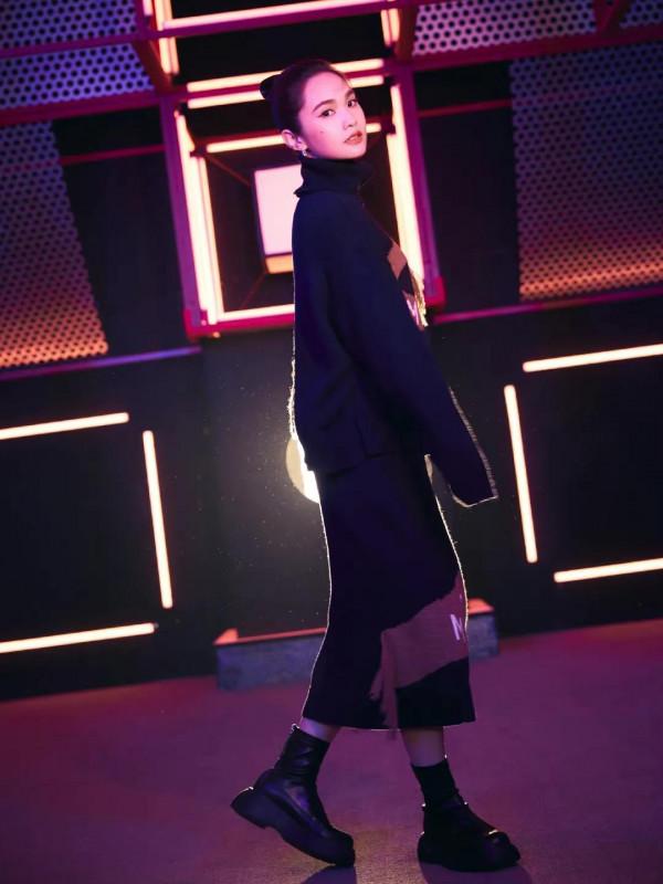 楊丞琳閃光的樂隊新造型