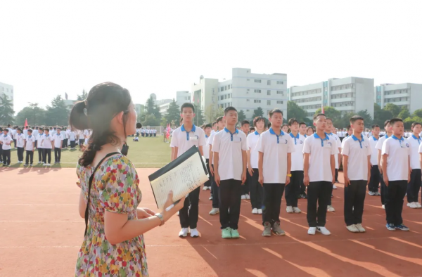 少年,在歷練中成長 少年,在歷練中成長