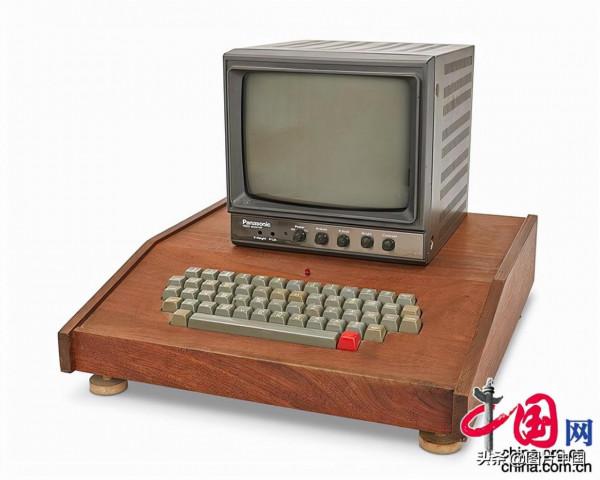 蘋果聯合創始人手工打造的初代Apple-1電腦被拍賣 成交價達50萬美元 蘋果聯合創始人手工打造的初代Apple-1電腦被拍賣 成交價達50萬美元