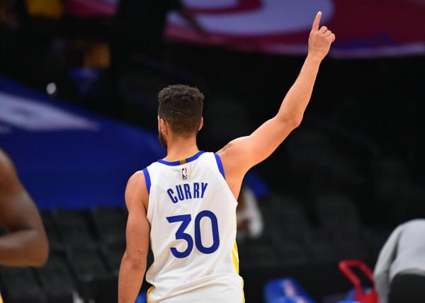 九連霸！恭喜庫裡將要打破科比保持的記錄，登頂NBA歷史第一人