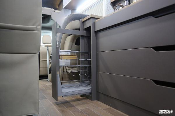 這才是年輕人造的房車！那麼多腦洞大開的設計，眾銳工設銳仕C1