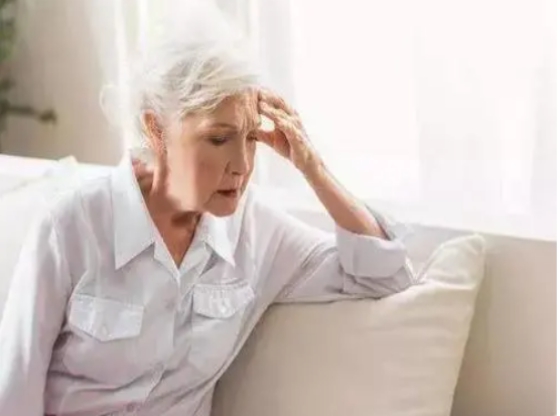 長期缺乏維生素B12，身體會出現什麼表現？