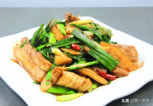 蒜苗回鍋肉家常版，廚師長簡單改良，香而不膩，比外面買的更好吃