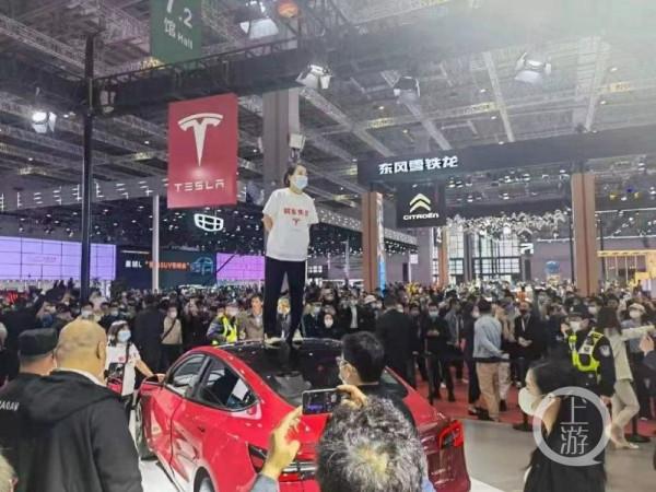 車頂維權女車主狀告特斯拉名譽侵權案庭審:是否構成侵權成焦點,特斯拉自稱損失過億 車頂維權女車主狀告特斯拉名譽侵權案庭審:是否構成侵權成焦點,特斯拉自稱損失過億